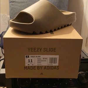 Yeezy slide earth brown size 11 mens